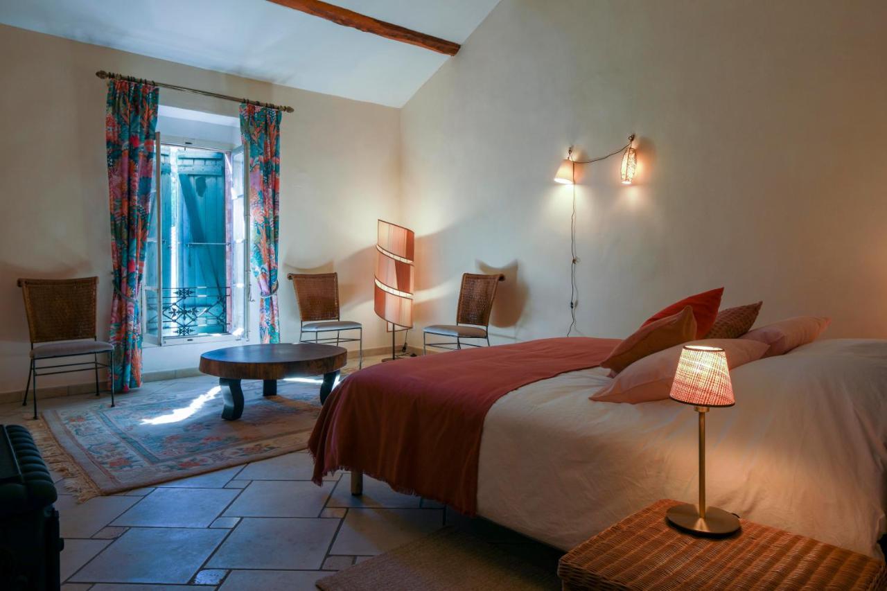 Le 37 Malaucene Bed & Breakfast Phòng bức ảnh